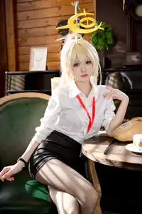 Coser Jiu Qi Miao as the Alluring OL Professor: 53P Collection - Discover Unique Style!-16
