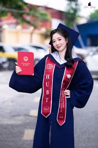 VGU No.46: Captivating Vietnamese Student Radiates Confidence and Grace, Celebrating a Significant Academic Milestone.-10