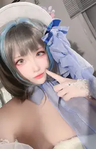 Coser Qi Si Kuai Wii - Enchanting Beauty in Elegant Cheshire Gown - A Masterpiece Cosplay.-3