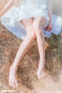 MTYH Vol.224: Feminine Beauty in a Golden Late Autumn Field - Enchanting Girl Photo-28