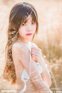MTYH Vol.224: Feminine Beauty in a Golden Late Autumn Field - Enchanting Girl Photo-32