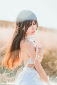 MTYH Vol.224: Feminine Beauty in a Golden Late Autumn Field - Enchanting Girl Photo-30