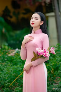VGU No.158: Discover the Timeless Grace of Vietnamese Beauty in a Stunning Pink Ao Dai-4