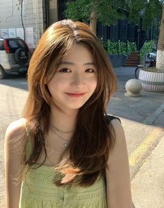 Beautiful Long Layered Haircut for Round Faces – Trendy Female Style-2