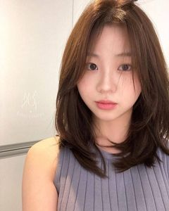 Beautiful Long Layered Haircut for Round Faces – Trendy Female Style-7