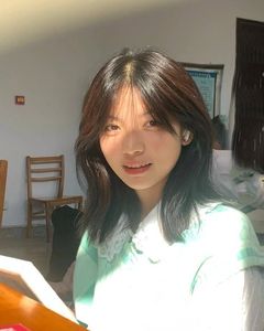 Beautiful Long Layered Haircut for Round Faces – Trendy Female Style-6