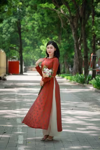 VGU No.109: Admire the Graceful Vietnamese Ao Dai Amidst a Sea of Vibrant Flowers-2