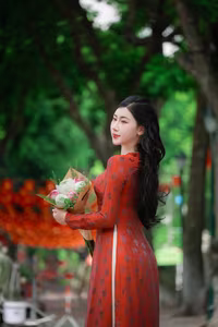 VGU No.109: Admire the Graceful Vietnamese Ao Dai Amidst a Sea of Vibrant Flowers-4