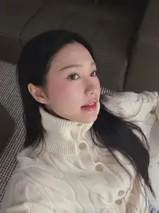 Doan Hai My: Sweet Beauty & Korean Doll Face Captivate Hearts in Winter Chill.-0