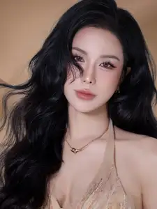 Diep Lam Anh Stuns: Her "Living Doll" Beauty Captivates All Eyes!-1