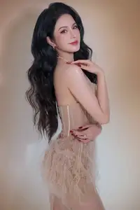 Diep Lam Anh Stuns: Her "Living Doll" Beauty Captivates All Eyes!-3