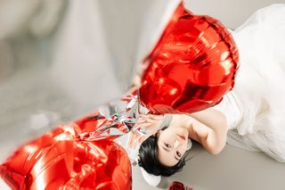 Coser Nnian LOVE Valentine's Special: Enchanting White Dress & Heart Balloons Photoshoot-17