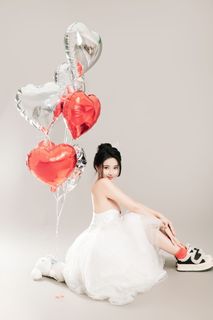 Coser Nnian LOVE Valentine's Special: Enchanting White Dress & Heart Balloons Photoshoot-26