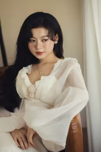 VGU No.26: Discover the Gentle and Elegant Beauty of a Vietnamese Girl-4