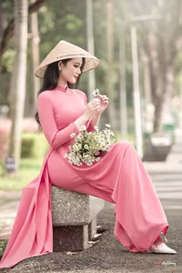 VGU No.62: Discover the graceful traditional beauty of Vietnam with Ao Dai and conical hat-12