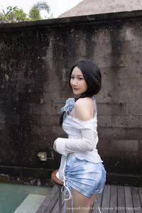 XiuRen No.10377: Yu Zi Jiang Fish – Graceful Beauty by the Summer Pool-21