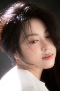 Artistic Portrait: Serene Beauty of a Woman 1000019799-4