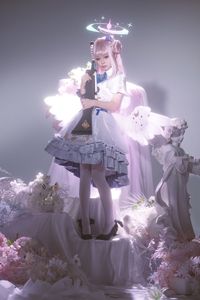 Portrays Mika Misono Blue Archive: Angelic Cosplay Beauty-1