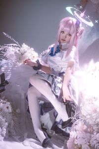Portrays Mika Misono Blue Archive: Angelic Cosplay Beauty-3