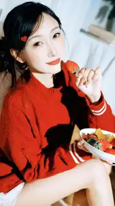 YiTuYu Art Language Vol.8573 zzzzzzz: A Girl's Sweet Relaxed Moment with a Bowl of Fruits-23