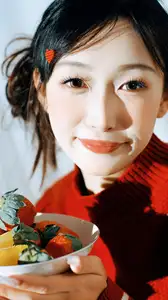 YiTuYu Art Language Vol.8573 zzzzzzz: A Girl's Sweet Relaxed Moment with a Bowl of Fruits-16