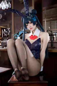 Coser Jiu Qi Miao Transforms into Ryūka Fisaki Bunny Girl: A Dazzling Blue Archive Cosplay-20