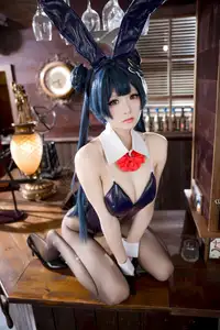 Coser Jiu Qi Miao Transforms into Ryūka Fisaki Bunny Girl: A Dazzling Blue Archive Cosplay-8