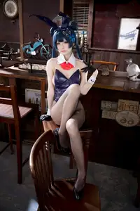 Coser Jiu Qi Miao Transforms into Ryūka Fisaki Bunny Girl: A Dazzling Blue Archive Cosplay-1