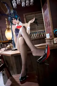 Coser Jiu Qi Miao Transforms into Ryūka Fisaki Bunny Girl: A Dazzling Blue Archive Cosplay-16