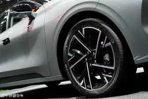 Discover Ford Mondeo 2026: Debuts in the billion-person market with stunning Mustang-inspired design.-4