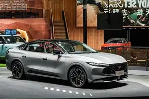 Discover Ford Mondeo 2026: Debuts in the billion-person market with stunning Mustang-inspired design.-2