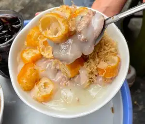 Hanoi's Banh Troi Tau: A heartwarming street food specialty, chasing away winter's chill.-3