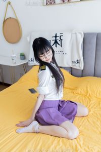 BoBoSocks No.538: Elegant Chinese Model in Mini Skirt, High Heels, and Crystal Socks-9