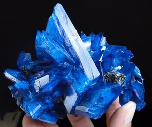 Discover Chalcanthite – The Rare Blue Mineral Mesmerizing Millions with Its Unique Beauty-1