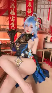 Coser Xiao Yao Yao Yao as Ganyu Lantern Rite: Mesmerizing Beauty in Traditional Festival Attire-2