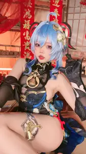 Coser Xiao Yao Yao Yao as Ganyu Lantern Rite: Mesmerizing Beauty in Traditional Festival Attire-10