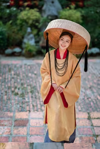 XVG No.18 - Elegant Vietnam: Captivating Traditional Beauty in a Sacred Setting-3