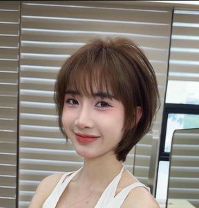 Beautiful Women's Tem Hair for Round Faces: Stylish Short Cuts-11