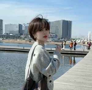 Beautiful Women's Tem Hair for Round Faces: Stylish Short Cuts-9