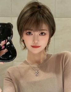 Beautiful Women's Tem Hair for Round Faces: Stylish Short Cuts-6