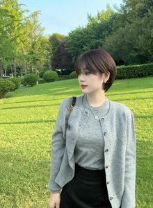 Beautiful Women's Tem Hair for Round Faces: Stylish Short Cuts-7