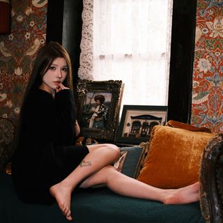 YiTuYu Art Language Vol.8308 Xia Bei Fang: Elegant Portrait in a Classic Villa Setting-7