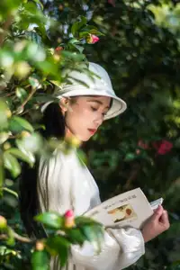 Zhong Ting Er's Serene Reading in Nature - YiTuYu Vol 8584 Art Language Collection-10