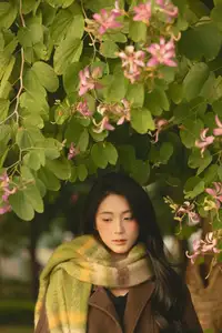 Discover the Serene Natural Beauty of an Asian Girl in a Warm Golden Hour Portrait 1047274-15