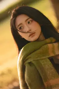 Discover the Serene Natural Beauty of an Asian Girl in a Warm Golden Hour Portrait 1047274-0