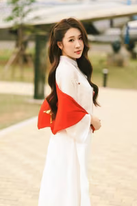 VGU No.115: Modern Elegance, Timeless Charm in Traditional Attire-2