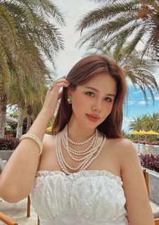 Phanh Lee flaunts alluring figure in one-piece bikini on beach, impressive summer style-4