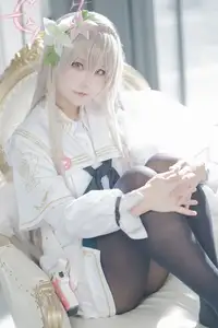 Ethereal Beauty: Coser Lunananya as Kirifuji Nagisa from Blue Archive - A Captivating Portrayal-7