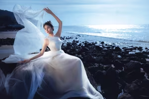 Van Trang: 'Celestial Fairy' Beauty with Graceful Dance on the Beach-6