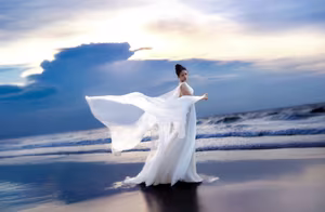 Van Trang: 'Celestial Fairy' Beauty with Graceful Dance on the Beach-1